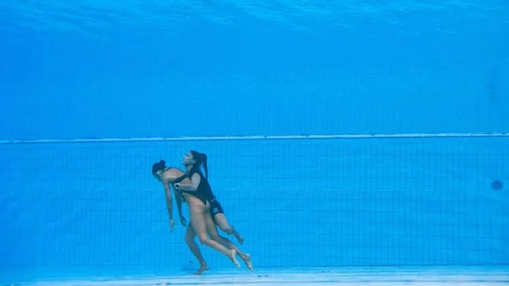 Nadadora Anita Álvarez se desmaya en los Mundiales de Budapes