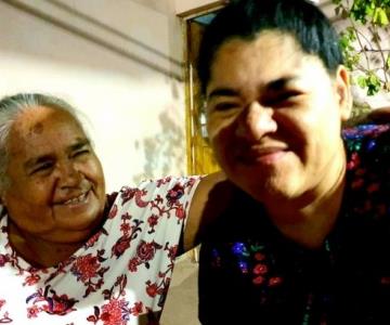 Con fractura y casi 70 años, Oralia lo da todo por su hija con discapacidad